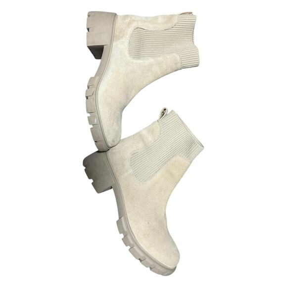 Steve Madden Women’s 10 Chelsea Boots Beige Suede Lug Sole Chunky Heel Booties - Picture 3 of 9